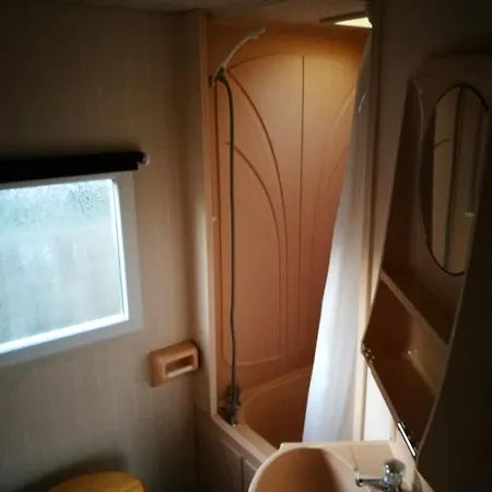 Lodge Baza Turystyczna Atol *