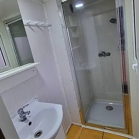Baza Turystyczna Atol Lodge *